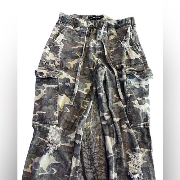 ALMOST FAMOUS
Juniors' Faux Cargo Pocket Joggers Size Small - Picture 3 of 15